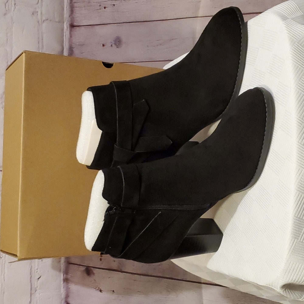 NIB! ZBY Womens Black Ankle Boots